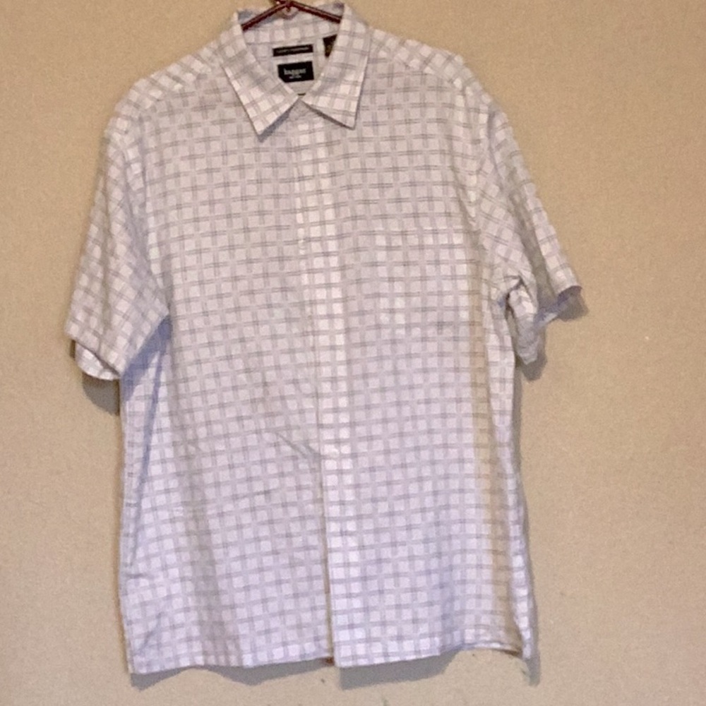 !SOLD!$10 MENS HAGGAR WHITE w/ BLUE PRINT SHORT SLEEVE BUTTON DOWN (L)